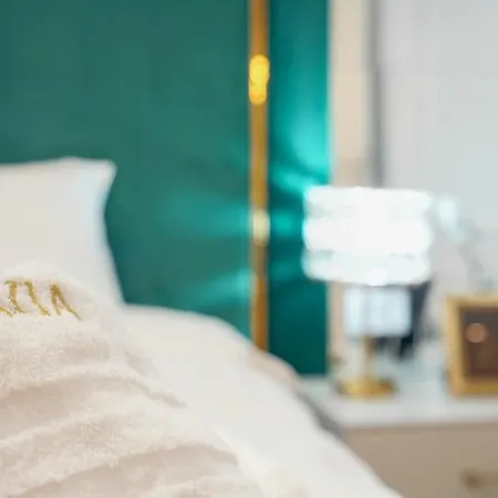 Kua Luxury Loft Coresi Apartment *